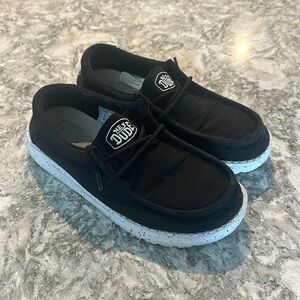 Excellent condition kids Hey Dudes size 3